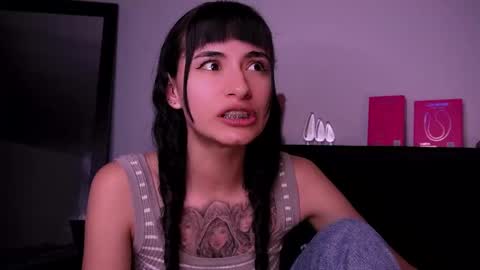 Snapshot of purplesnake_ chatting on March 21, 8:19 am Alynn online show from March 21, 8:19 am