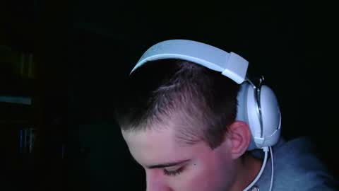 pusaprada online show from February 11, 7:30 pm