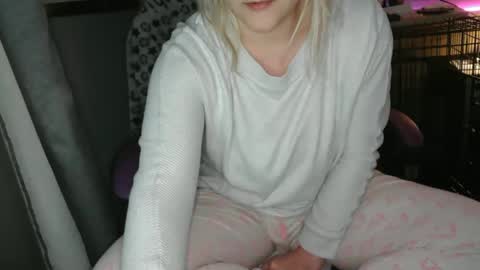 Lara online show from February 25, 10:39 pm