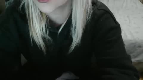 Lara online show from March 3, 8:43 pm