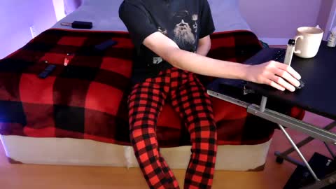 pussylover2182 online show from December 8, 5:50 am