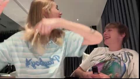 Lina online show from December 4, 7:00 pm