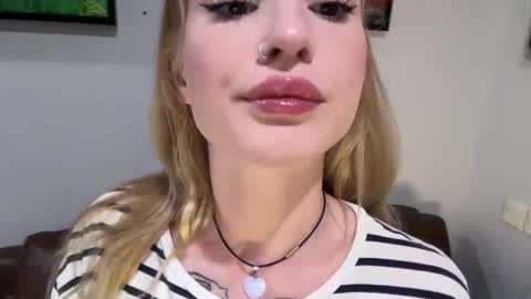 Lina online show from March 8, 1:59 pm