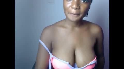 Snapshot of pussyxwetx chatting on October 22, 6:18 pm pussyxwetx online show from October 22, 6:18 pm