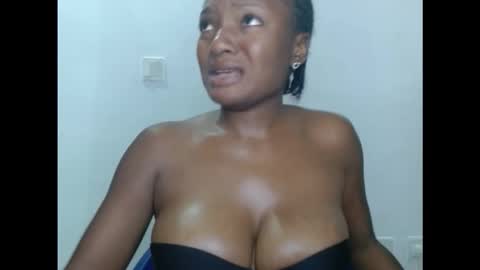 Snapshot of pussyxwetx chatting on October 28, 8:22 pm pussyxwetx online show from October 28, 8:22 pm