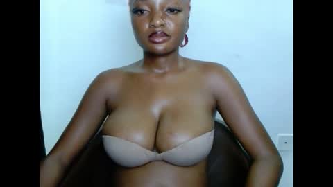 Snapshot of pussyxwetx chatting on November 12, 12:00 am pussyxwetx online show from November 12, 12:00 am