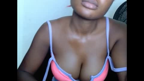 Snapshot of pussyxwetx chatting on November 19, 8:20 pm pussyxwetx online show from November 19, 8:20 pm