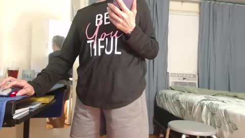 putiputi4u online show from April 21, 2:04 am