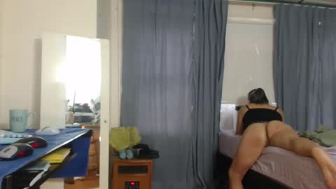 putiputi4u online show from May 24, 1:05 pm