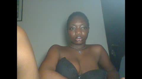 Snapshot of pweedy_ora chatting on March 4, 1:44 am ora online show from March 4, 1:44 am