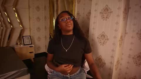 Snapshot of qeen_blackk chatting on October 6, 7:33 pm Shekoni  Schedule  700 - 1400 gtm-5 online show from October 6, 7:33 pm