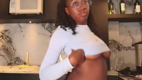 Snapshot of qeen_blackk chatting on October 18, 11:05 pm Shekoni  Schedule  700 - 1400 gtm-5 online show from October 18, 11:05 pm