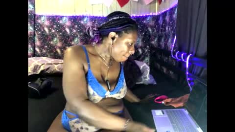 qnibee online show from November 4, 4:22 am