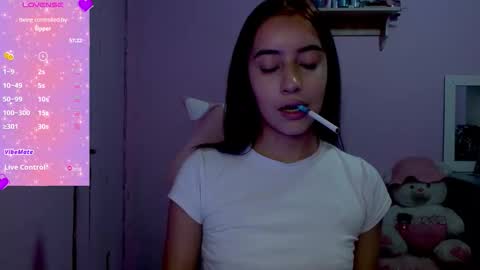 Snapshot of quee_tiana chatting on October 8, 2:20 am your princess online show from October 8, 2:20 am