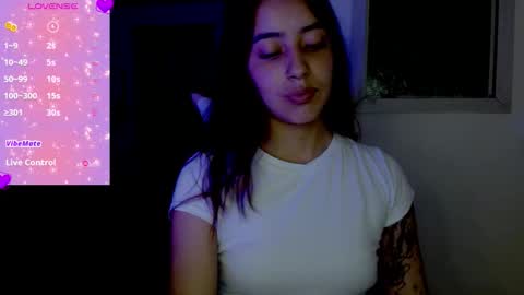 Snapshot of quee_tiana chatting on November 18, 12:49 am your princess online show from November 18, 12:49 am