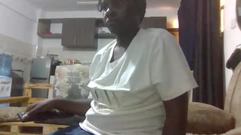 Snapshot of queen014 chatting on November 21, 12:04 pm queen014 online show from November 21, 12:04 pm