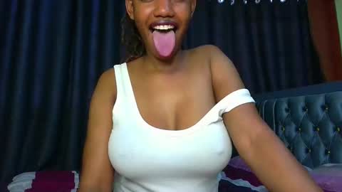 Snapshot of queen321850 chatting on January 6, 2:10 pm queen321850 online show from January 6, 2:10 pm