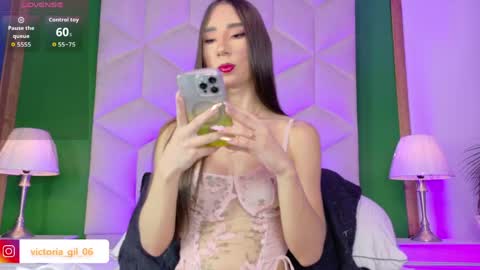 Queen Violet online show from May 12, 7:55 pm