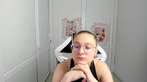 Amelie online show from June 7, 7:34 am