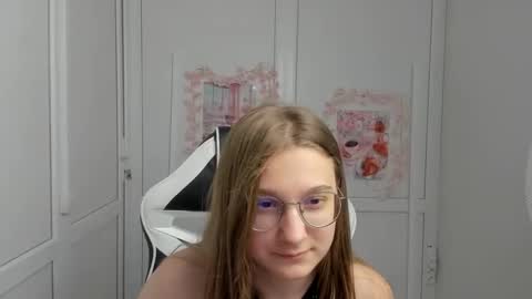 Amelie online show from June 11, 7:39 am