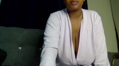 Snapshot of queen_doli chatting on April 8, 2:55 am queen_doli online show from April 8, 2:55 am