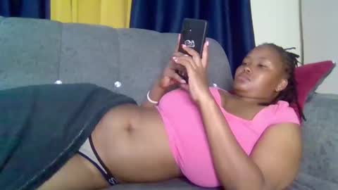 Snapshot of queen_doli chatting on April 24, 1:41 am queen_doli online show from April 24, 1:41 am