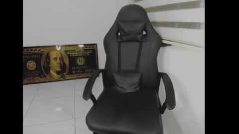 queen_findom1 online show from March 13, 5:47 am