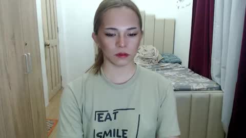 Snapshot of queen_heart0 chatting on February 12, 3:23 am shawny online show from February 12, 3:23 am