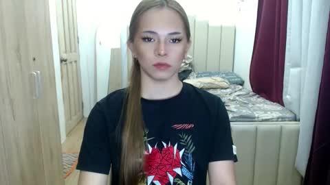 Snapshot of queen_heart0 chatting on February 13, 1:45 am shawny online show from February 13, 1:45 am