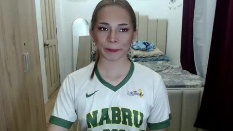 Snapshot of queen_heart0 chatting on February 15, 3:36 am shawny online show from February 15, 3:36 am