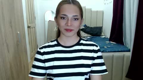 Snapshot of queen_heart0 chatting on March 3, 10:43 am shawny online show from March 3, 10:43 am