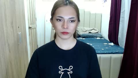 Snapshot of queen_heart0 chatting on March 6, 3:25 am shawny online show from March 6, 3:25 am