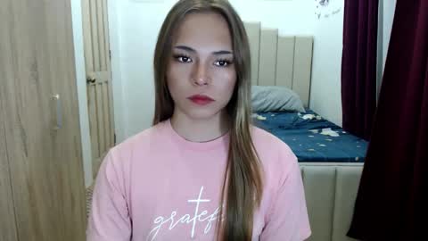 Snapshot of queen_heart0 chatting on March 10, 1:32 am shawny online show from March 10, 1:32 am