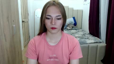 Snapshot of queen_heart0 chatting on March 24, 2:27 am shawny online show from March 24, 2:27 am