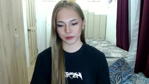 Snapshot of queen_heart0 chatting on March 25, 2:06 am shawny online show from March 25, 2:06 am