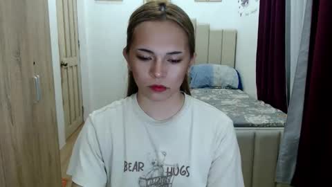 Snapshot of queen_heart0 chatting on March 26, 2:50 am shawny online show from March 26, 2:50 am