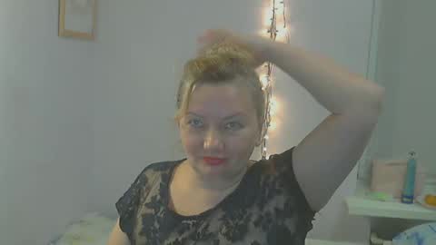 Snapshot of queen_jane8 chatting on December 17, 7:48 pm queen_jane8 online show from December 17, 7:48 pm