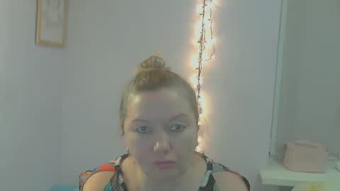 Snapshot of queen_jane8 chatting on January 5, 2:19 pm queen_jane8 online show from January 5, 2:19 pm