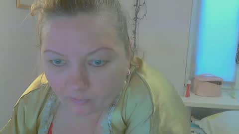 Snapshot of queen_jane8 chatting on January 9, 10:52 am queen_jane8 online show from January 9, 10:52 am