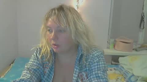 Snapshot of queen_jane8 chatting on February 15, 3:50 pm queen_jane8 online show from February 15, 3:50 pm