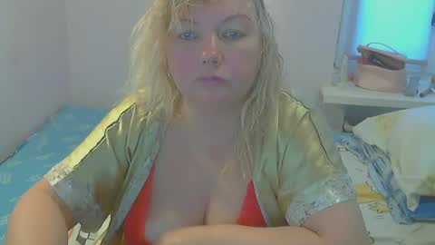 Snapshot of queen_jane8 chatting on February 22, 12:29 pm queen_jane8 online show from February 22, 12:29 pm