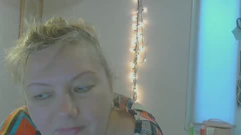 Snapshot of queen_jane8 chatting on March 3, 1:20 pm queen_jane8 online show from March 3, 1:20 pm