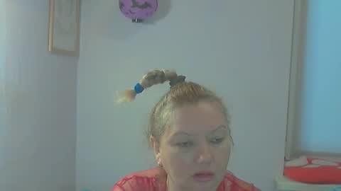 Snapshot of queen_jane8 chatting on February 18, 11:39 am queen_jane8 online show from February 18, 11:39 am