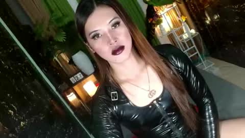 Kendal  online here from 6am-3pm philippine time online show from November 26, 11:28 pm