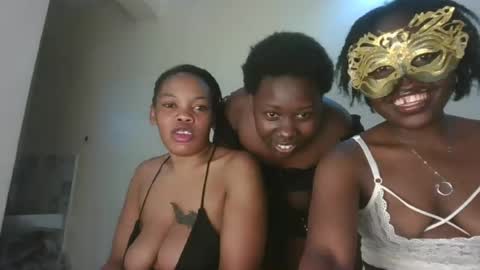 Snapshot of queen_kikih chatting on July 16, 9:21 pm Queen kikih online show from July 16, 9:21 pm