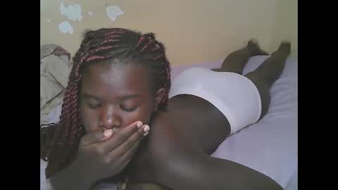 Snapshot of queen_latasha chatting on March 13, 5:03 am queen_latasha online show from March 13, 5:03 am