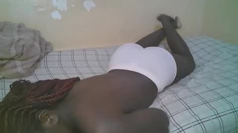 Snapshot of queen_latasha chatting on March 28, 8:41 pm queen_latasha online show from March 28, 8:41 pm