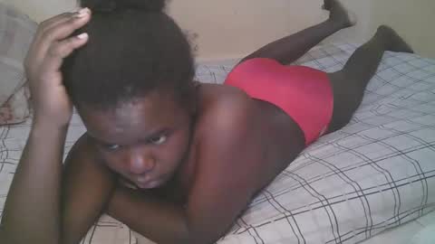 Snapshot of queen_latasha chatting on March 30, 6:14 am queen_latasha online show from March 30, 6:14 am
