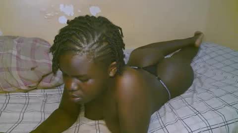 Snapshot of queen_latasha chatting on April 5, 4:15 pm queen_latasha online show from April 5, 4:15 pm