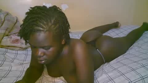 Snapshot of queen_latasha chatting on April 7, 2:50 pm queen_latasha online show from April 7, 2:50 pm